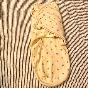 ❄️5 for $10 🏷 • Summer Infant Baby Swaddle • S/M 7-14lbs Beige Crescents